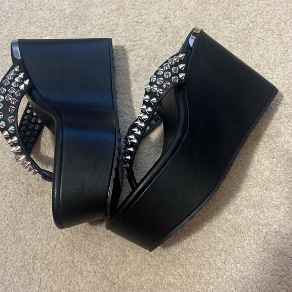 DKNY TINA STUD - BLACK PLATFORM with studs size 5m Brand new! - Picture 3 of 6